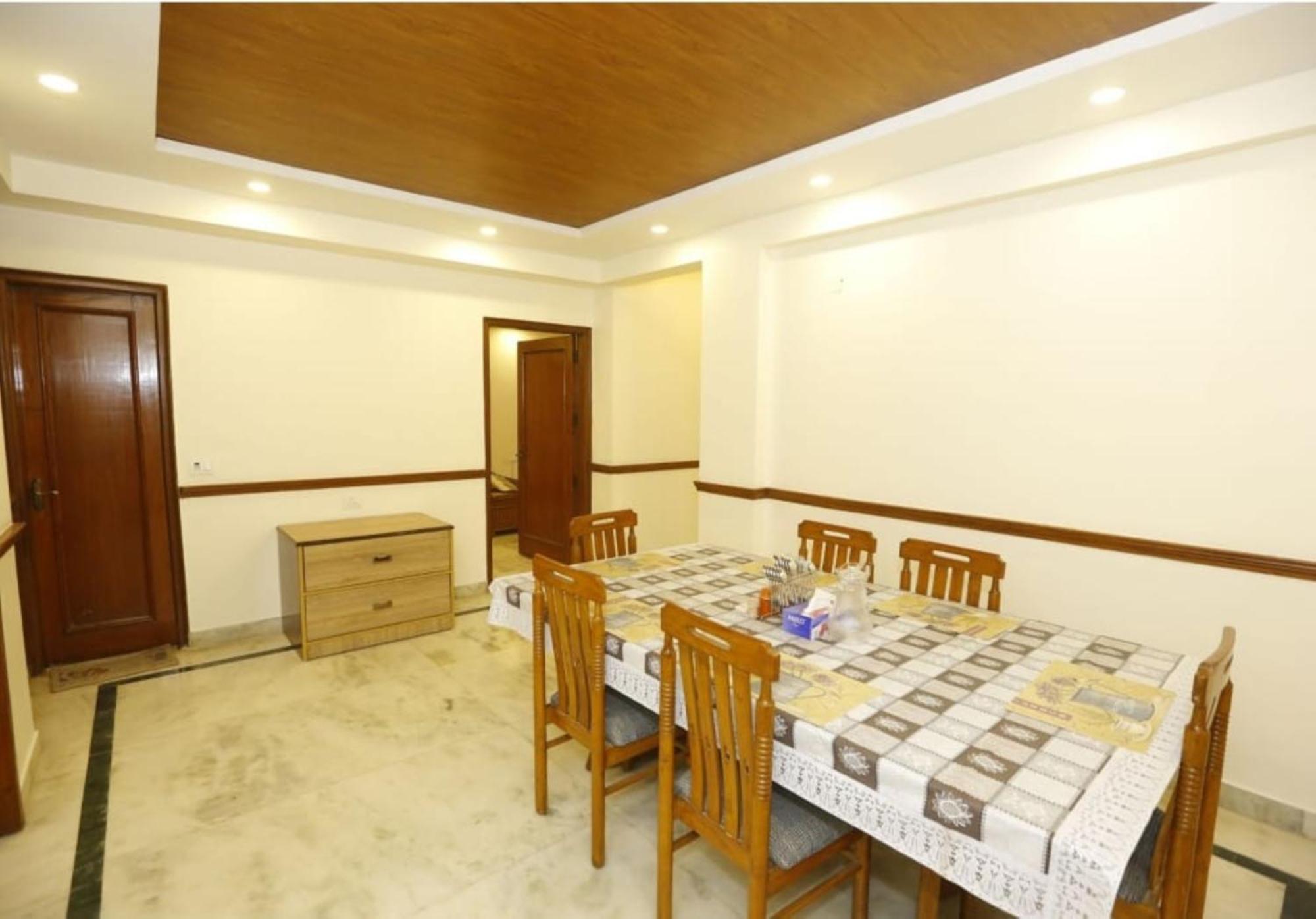 Sky - Safdarjung Enclave 3* New Delhi
