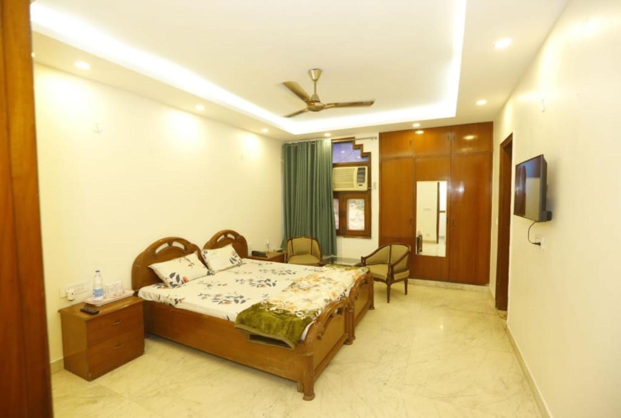 Hotel Sky - Safdarjung Enclave 3*